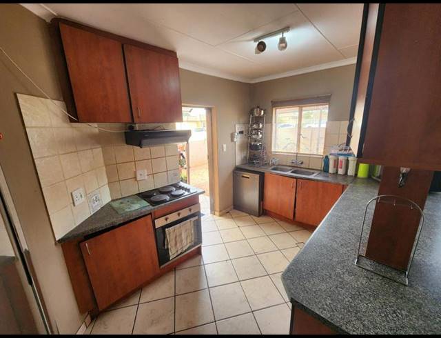 3 BEDROOM HOUSE FOR SALE IN THE ORCHARDS